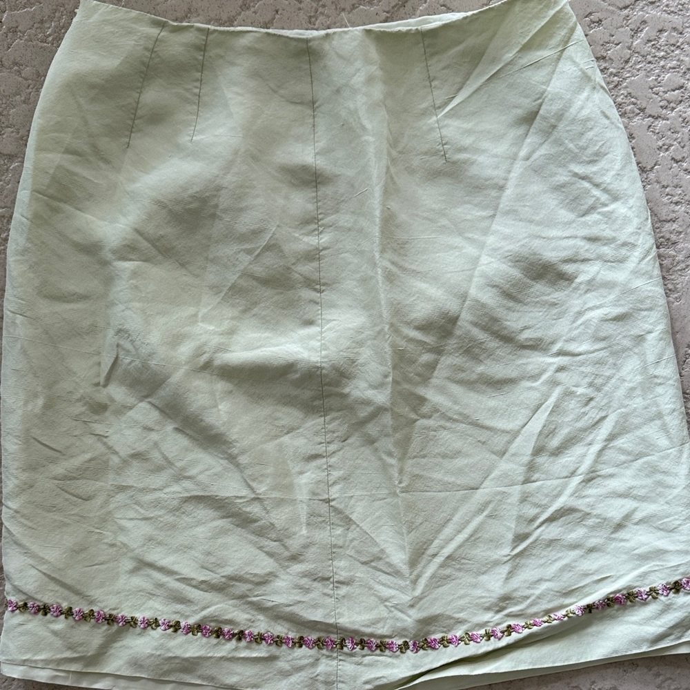 Ann Taylor 100% Silk Pastel Green Mini Skirt with Floral Trim